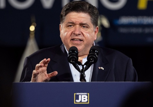 Gubernator J.B. Pritzker ostrzega: Darren Bailey chce być Donaldem Trumpem w Illinois