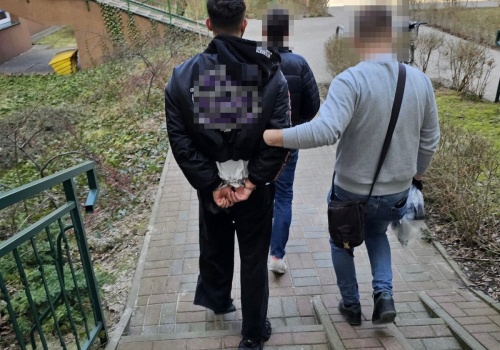 Narkotykowy arsenał na Ursynowie przejęty. Policjanci zatrzymali dwóch Azerów