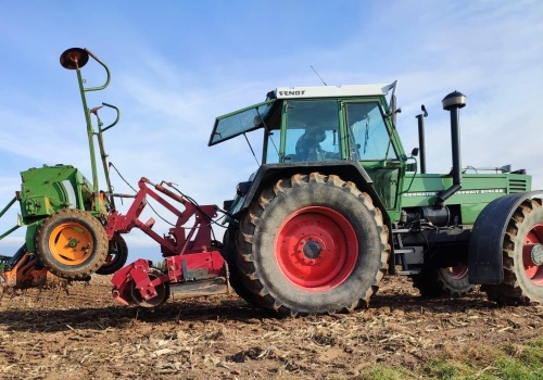 Kupno używanego ciągnika bez PCC – kiedy nie zapłacisz 2% podatku skarbówce?