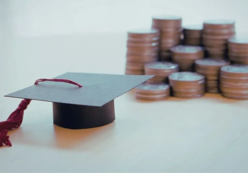 Uczelnie działały nielegalnie. Muszą oddać pieniądze studentom. UOKiK dokłada prawie 3 mln zł kary