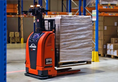 GXO testuje nowy autonomiczny pojazd do operacji magazynowych oparty na sztucznej inteligencji