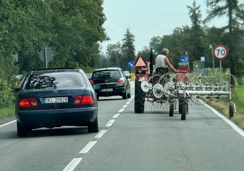 Ciągniki przyspieszają do 40 km/h. Nowe przepisy zaskakują kierowców