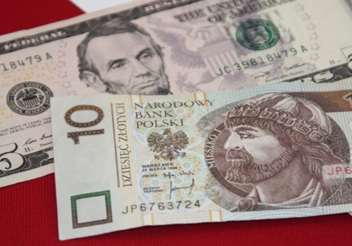 Złoty odrabia straty. Kursy walut pod wpływem większego optymizmu
