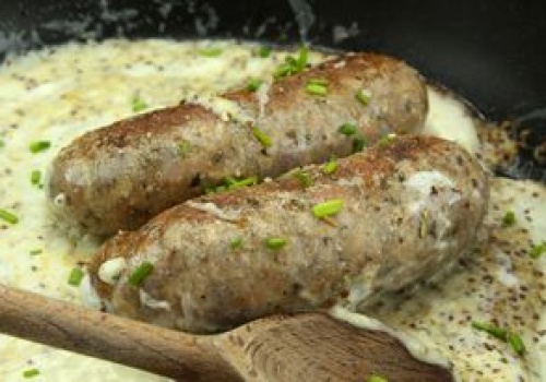 Białą kiełbasę serwuję na wielkanocny obiad. Rodzina co roku zachwala sosik