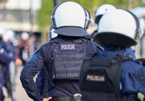 Fala alarmów bombowych w polskich szkołach. Ten schemat niestety już znamy