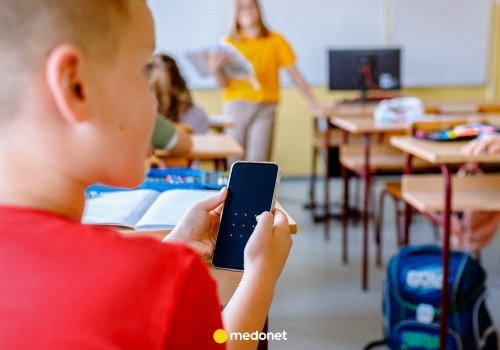 Zakaz smartfonów w podstawówkach od września. Projekt przepisów juz na finiszu