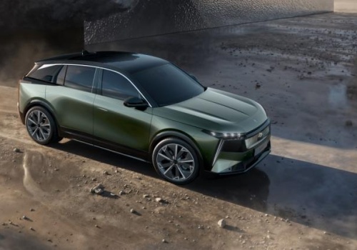 DS N°7 jest jeszcze odważniejszy od poprzednika. Francuski SUV premium w nowoczesnym wydaniu