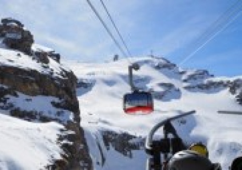 Katastrofa w Alpach. Gondola urwała się z liny, koziołkowała po zboczu