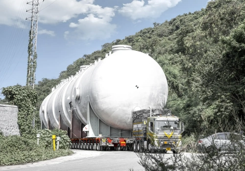 Od 270-konnego Tata, po 550 ton ładowności – moduły do „gabarytów” z Indii