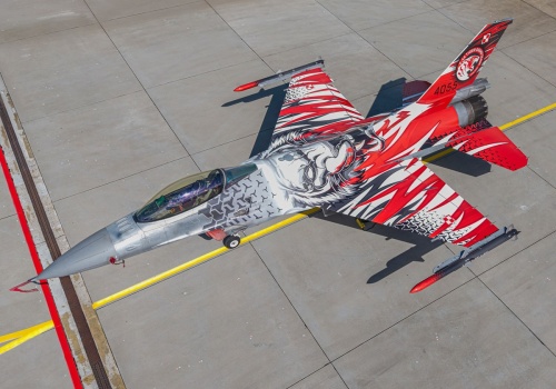 Zaczynali od małego garażu. W końcu okleili stadion i F-16. „Nasza usługa zastąpiła klientom podróże”