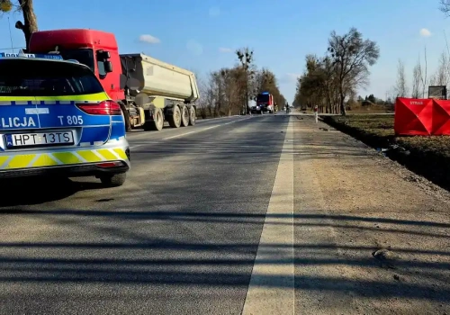 Śmiertelny wypadek w Golubkach. Zderzenie ciężarówki z motocyklem