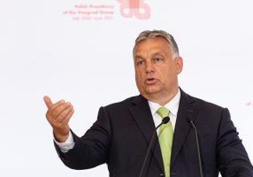 Ich poziom szczęścia jest porównywalny z Białorusinami. Węgrzy nie ufają już forintowi, z zazdrością patrzą na rozwój innych państw regionu