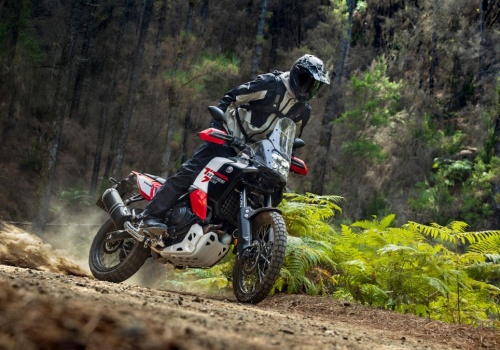 Dlaczego wciąż kupujemy marketingowe kłamstwa o motocyklach adventure