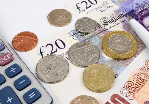 UK reaguje na wzrost cen energii spowodowany wojną w Iranie. Dla kogo wsparcie od 1.04.2026?