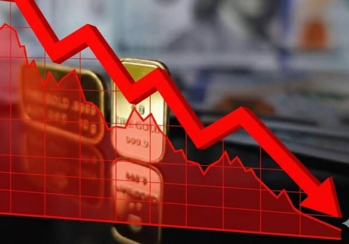 Cena złota będzie jeszcze spadać? Ekspert ostrzega: „4200 USD to realny scenariusz!”