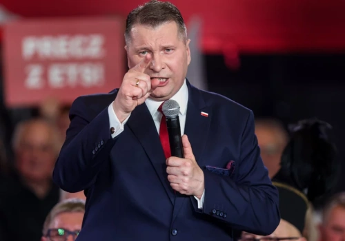 Czarnek zaczął grzmieć ze sceny. „Czarzasty, komuchu”