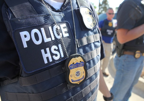 ICE zatrzymało mężczyznę podejrzanego o śmiertelne potrącenie policjanta w Teksasie