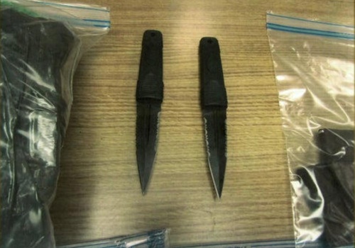 Dron zrzucił kontrabandę nad więzieniem w Nowym Jorku. W paczce m.in. 20-centymetrowe noże