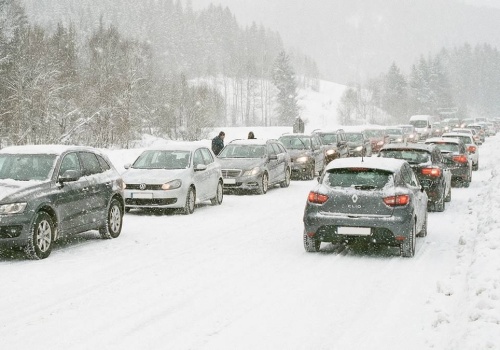 Śnieżyce i mrozy wracają do Polski. Meteorolodzy podali datę