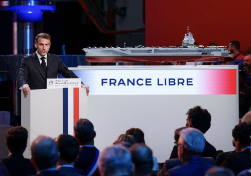 Francja nadaje swojemu kolejnemu lotniskowcowi nazwę 