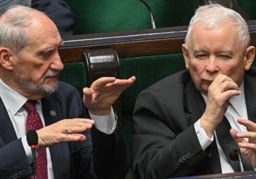 W PiS huczy po niepozornym spotkaniu. 