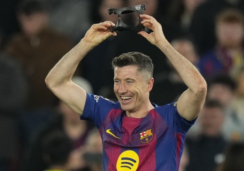 Lewandowski wysoko oceniony. Niespodziewany występ Szczęsnego