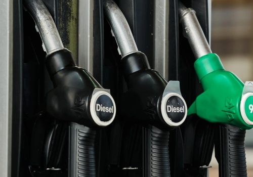 Europa walczy z drożyzną paliw. Limity cen, podatki i interwencje rządów