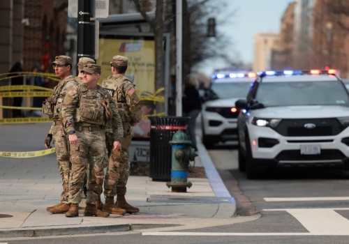 Drony nad bazą wojskową w Waszyngtonie. Mieszkają tam najważniejsi ludzie Trumpa