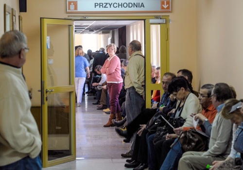 Pacjenci zapłacą, bo rząd boi się medyków. NFZ musi ciąć, zyska sektor prywatny