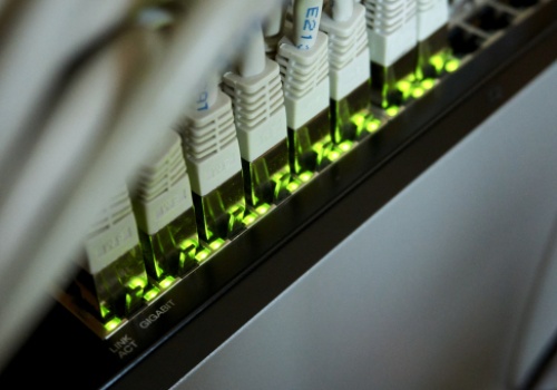 Przełączniki: HPE zyskuje, Cisco ma możliwości liczone w miliardach