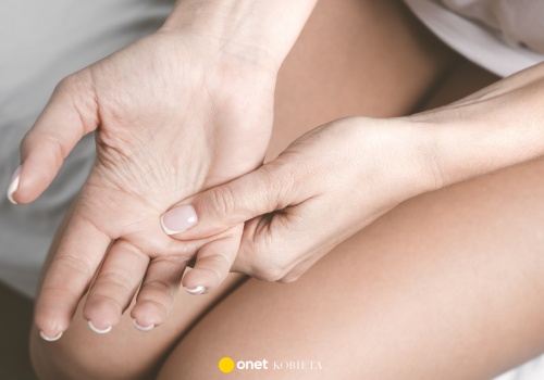 Bezwładna ręka po nocy? To może być syndrom sobotniej nocy