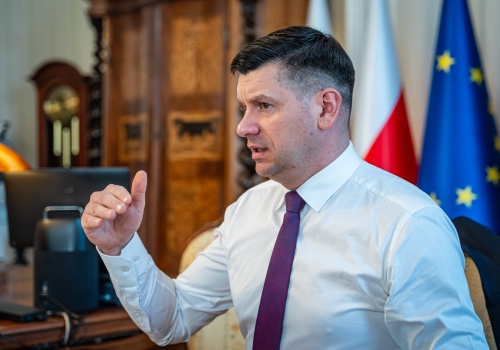 Pociągi, kanalizacje, schrony. Kolejne środki trafią do samorządów