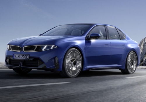 BMW i3 (2026) pokazane. Bateria ~114 (108,7) kWh na ogniwach 4695, zasięg do 900 jednostek WLTP, będzie też Touring/kombi