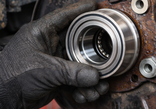 Błędy montażowe przy wymianie łożysk – jak uniknąć zniszczenia nowej części?