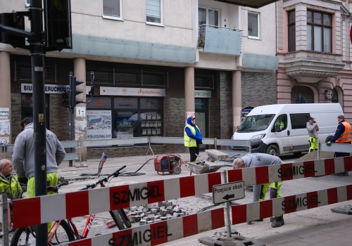 Zmiany dla kierowców w centrum Łodzi. Zaczną się w poniedziałek