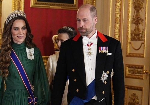 Dawno tak doskonale nie wyglądała. Weszła, a zebrani wstrzymali oddech