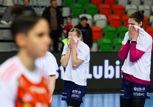 Ich koleżanka wygrała walkę o życie. Wzruszające sceny po meczu Piotrcovii