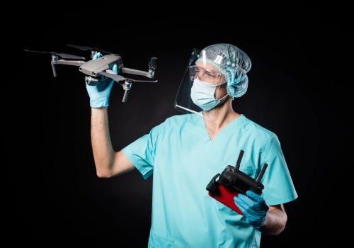 To może być najbardziej zaskakujący mariaż tego roku. Konopny gigant chce przejąć polską spółkę obronną