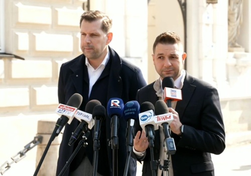 Jaki i Bocheński przyszli przed UW. Na chodniku odbyli debatę ze studentami. Doszło …