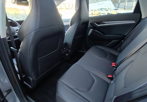 Jest dłuższy, mocniejszy i 11 tys. zł tańszy od Jaecoo 7. W lutym sprzedali ponad 100 aut