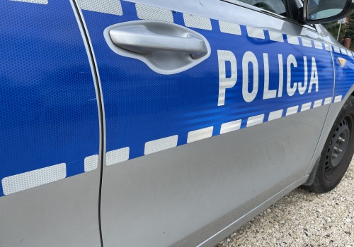 Trzy osoby trafiły do szpitala. Dwie toyoty zderzyły się na drodze wojewódzkiej