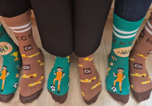 Lubiński Klub Kibica Niepełnosprawnego i KGHM zapraszają na Dzień Kolorowej Skarpetki w Lubinie