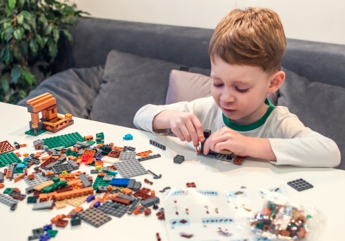 Matka nie lubi bawić się z dzieckiem. 