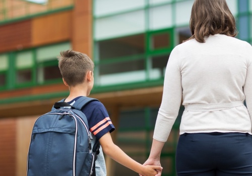 Jak uniknąć nadmiernej kontroli? Siedem błędów matek