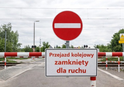 Kolejne przejazdy kolejowe w gminach Gorzkowice i Rozprza będą zamknięte