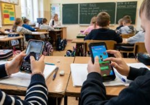 Zakaz smartfonów w polskich szkołach. Rząd szykuje nowe przepisy