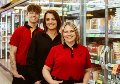 Biedronka zaostrza kurs wobec kosztów pracy. Co to oznacza dla pensji pracowników?