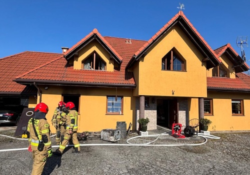 Pożar na obrzeżach Goleniowa. Chłopiec ewakuowany przez okno