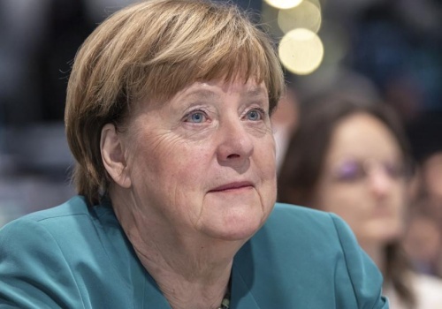 Merkel do migrantów: Głosujcie przeciw AfD. Merz wprowadza twarde zasady dla azylantów