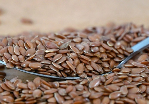 Babciny sposób na lekki brzuch wraca do łask. Wystarczy jedna łyżeczka